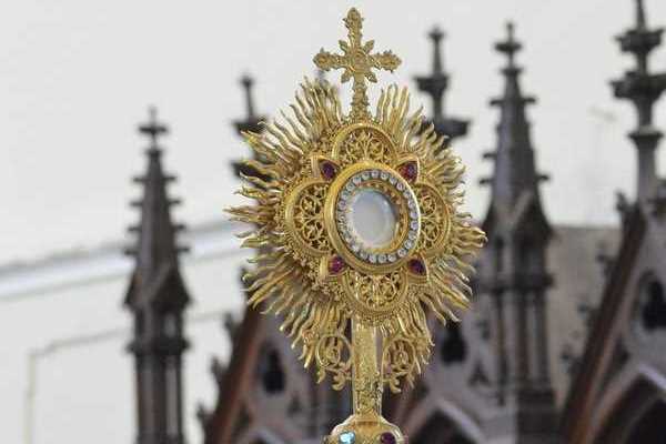 Caso práctico: Sobre los ministros extraordinarios de la Comunión